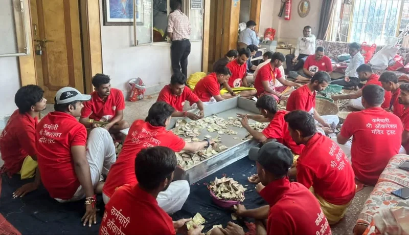 ओंकारेश्वर मंदिर ट्रस्ट के 11 दान पात्रों में निकले कुल 33,39,000 रुपए